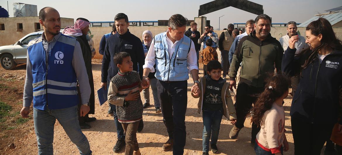 ©UNOCHA/Bilal Al-Hammoud Tom Fletcher, the UN's humanitarian affairs chief visits Idlib in Syria.
